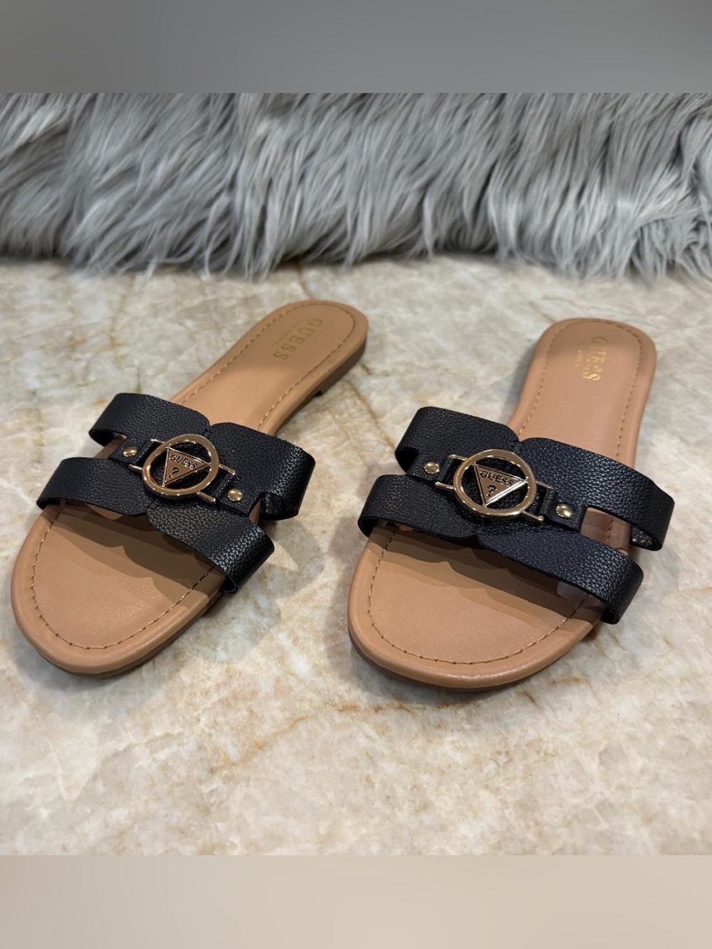 Guess Women’s black leather logo sandals. Size 9 New